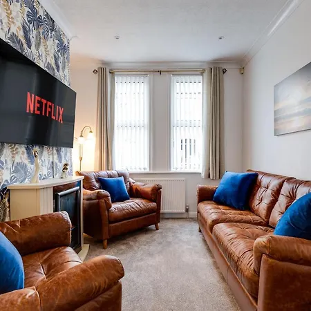 Sandy House * Scarborough